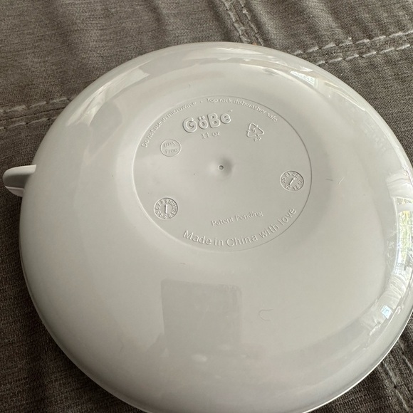 GoBe | Button Rotating Snack Container - Picture 3 of 4